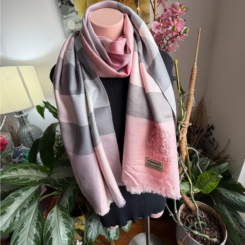 Burberry Wrap Shawl Scarf. - Picture 7 of 16